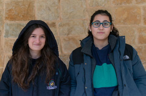 Soeurs du Bon Pasteur au Liban - Collège de Hammana, Laure (droite) et Marise (gauche), élèves de terminale 