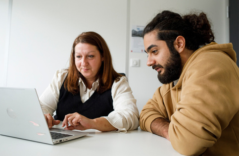 Pôle Avenir Emploi de Villeurbanne, Hugo avec Aurélie Machot, CEFI (coordinateur emploi formation insertion)