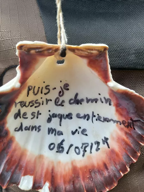 Souhait de Zaïna, une jeune de la MECS Saint-Jacques , écrit dans une coquille Saint-Jacques