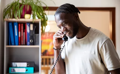 Beni Esokowa dans son bureau
