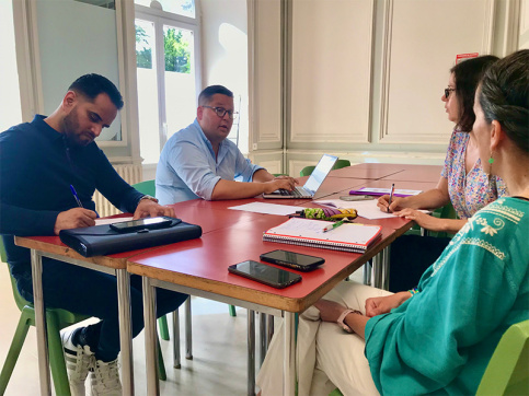 Xavier Le Naour en réunion d'équipe