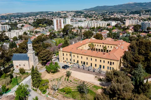 Vue du Cloître depuis un drone