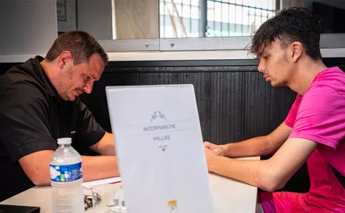 Dispositif Boost insertion Perpignan - Job dating dans un café avec France Travail.