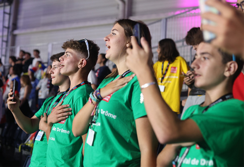 Jeunes du lycée agricole Val de Drôme entonne la Marseillaise aux jeux paralympiques