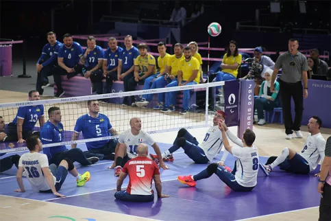 Match de volley assis de l'équipe masculine aux jeux paralympiques 