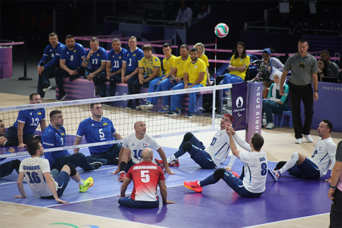 Match de volley assis de l'équipe masculine aux jeux paralympiques