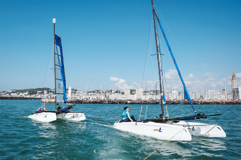 Sortie en catamaran pour des jeunes de la Maison d'enfants Foyer Jean-Bosco avec Elodie Dupont, psychologue clinicienne
