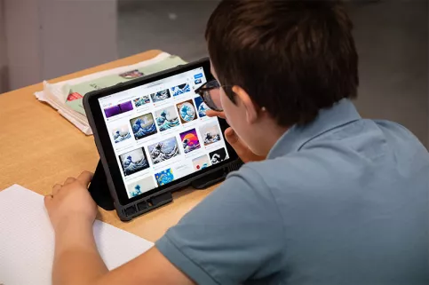 Cours d'art plastique sur les pixels au collège ressources Saint-Jacques -  travail sur la vague d'Hokusai 