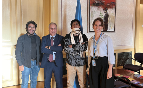 De gauche à droite Coco, Luis Pedernera, membre du comité des droits de l'enfant, Erick et Clélia Bringolf
