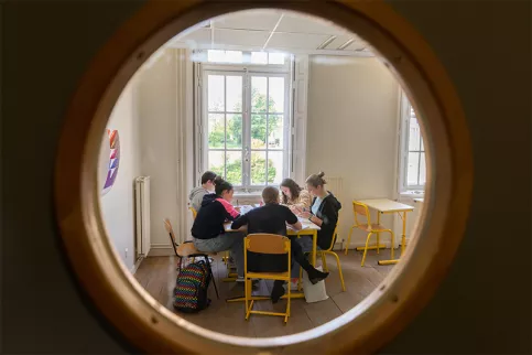 Atelier de consultation du Défenseur des droits avec des jeunes du lycée Saint-Philippe