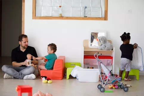 Dispositif Parent'Aise - à la micro-crèche, Julien Femenia, EJE et éducateur spécialisé