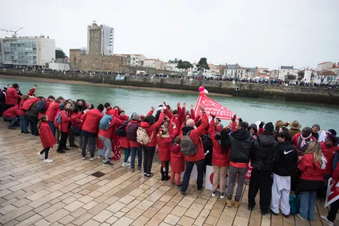 150 jeunes et équipes d'Apprentis d'Auteuil sur les quais pour accueillir Violette Dorange