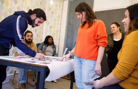 Pôle Avenir Emploi - Séance de travail entre jeunes de l'Ouvre Boîte