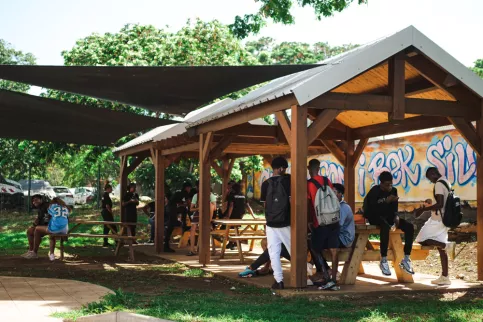 Dans l'enceinte du Campus Elie à la réunion