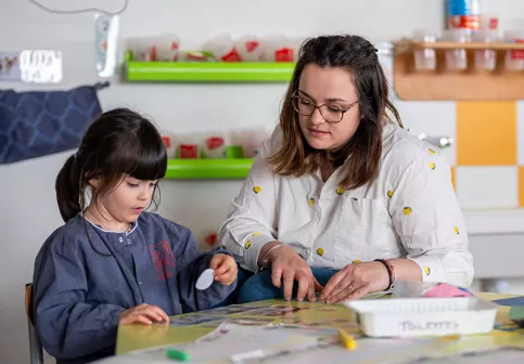 Ecole Saint-Etienne - Activités et ateliers pour les maternelles coordonnée par Mélanie Barbotin (éducatrice) et la maitresse des maternelles.