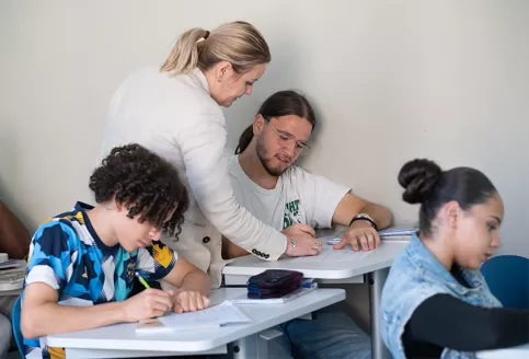 Innovation pédagogique au collège Saint-Philippe – groupes de compétences pour les 4èmes et 3èmes Intervention de Marta Majdosz, AESH