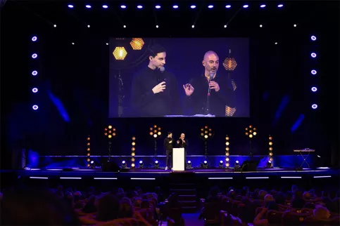 Stand up 2025 - Enzo et son conseiller emploi formation Lazslo