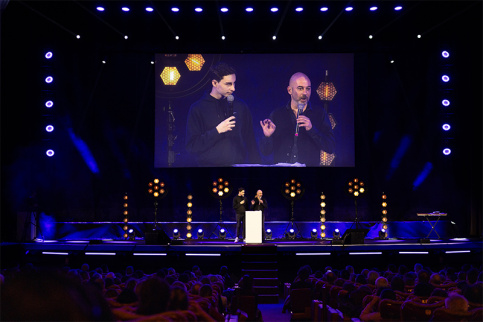 Stand up 2025 - Enzo et son conseiller emploi formation Lazslo