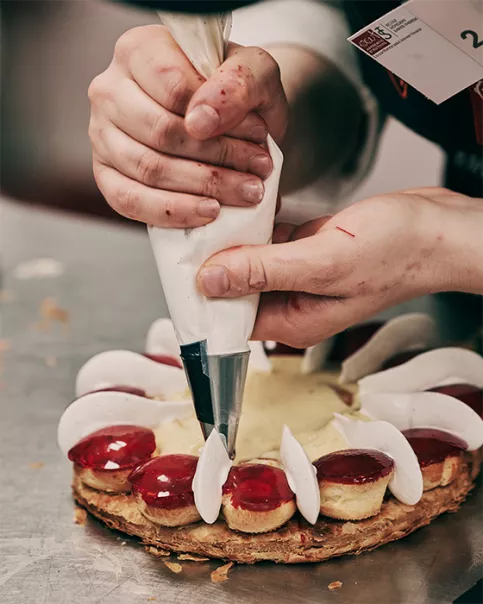 Concours de pâtisserie - Préparation du dessert  