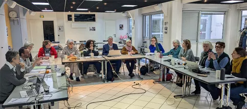 Ralia, maman de la Maison des familles de Vaulx-en-Velin lors de la réunion de la Fédération des Maisons des familles