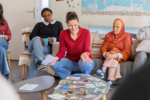  Maison des familles du bassin annécien  - Fiona, une maman,  prend la parole lors de  l'atelier "Y'a pas de parent parfait" (YAPPP)
