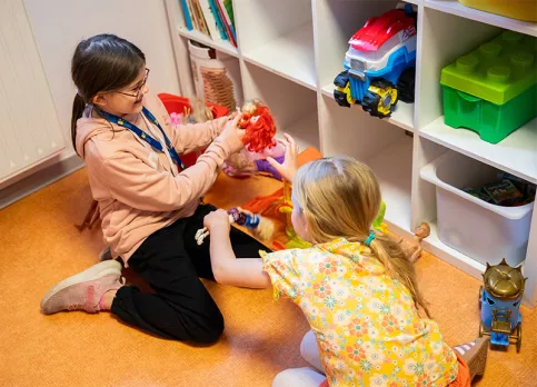 Services éducatifs Louis et Zélie Martin à Colmar - dispositif AEMO - Jeux et temps calme après le repas dans les chambres