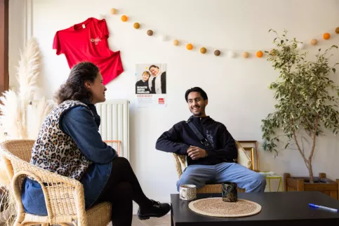 Une coordinatrice et un jeune à la Touline
