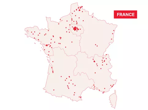 Carte de France hexagonale avec des points figurant les lieux d'implantation des structures Apprentis d'Auteuil