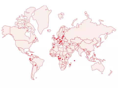 Carte du monde avec des points figurant les pays dans lesquels interviennent les partenaires d'Apprentis d'Auteuil 