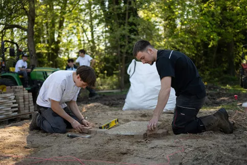 Lycée professionnel agricole Saint-Antoine, deux élèves en travaux paysagers