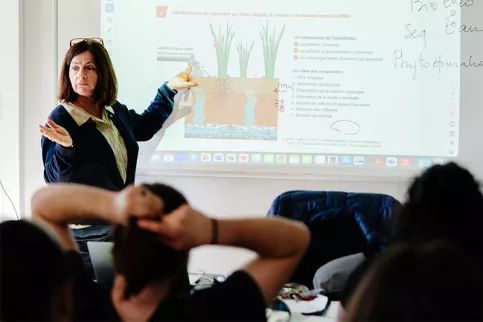 Lycée professionnel agricole Saint-François La Cadène, cours de Terminale Bac pro biologie écologie CPH avec Brigitte EYHARABIDE-GRISON
