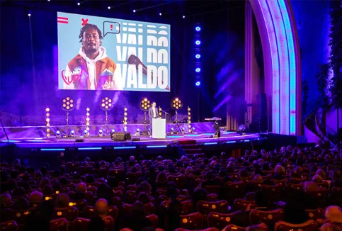 Stand Up 2025 ! Une place pour chaque jeune, au Grand Rex  - Intervention d'Evan Ouinez pour parler de Vald