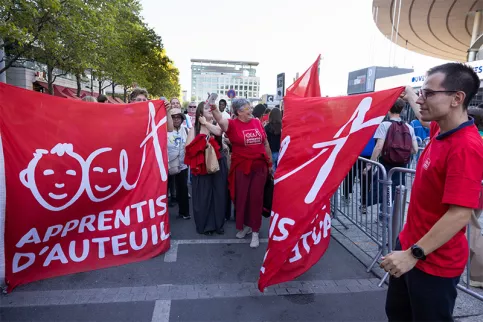 Arrivée au stade de France lors de la veillée avec Léon XIV