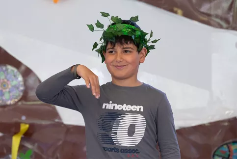Projet de spectacle « L'arbre du temps » à l’école Pier Giorgio Frassati de St Cyr l'Ecole, avec l'aide de la fondation Foujita. Les élèves répètent le spectacle