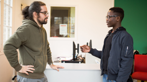 Youssouf : Les éducateurs ne nous lâchent pas. Tous les soirs, j’ai une heure trente d’études surveillées. Après, je compte faire un bac pro logistique.