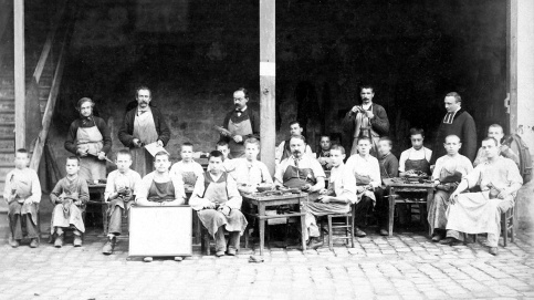 Les premiers ateliers sont créés par l'abbé Roussel en 1871 (c) Archives historiques / Apprentis d'Auteuil Les premiers ateliers sont créés par l'abbé Roussel en 1871 (c) Archives historiques / Apprentis d'Auteuil