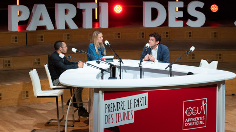 Une table ronde réunissait Dedho, 27 ans, et Antoine Dulin, président de la commission Insertion des jeunes, au conseil d'orientation des politiques de jeunesse (c) Igor Lubinetsky/Apprentis d'Auteuil