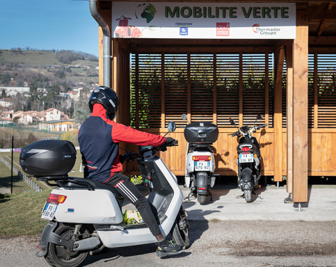 L'offre de vélos et de scooters par les établissements Jean-Marie-Vianney a permis de lever des freins à l'insertion des jeunes (c) Lucile Barbery/Apprentis d'Auteuil