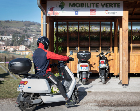 L'offre de vélos et de scooters par les établissements Jean-Marie-Vianney a permis de lever des freins à l'insertion des jeunes (c) Lucile Barbery/Apprentis d'Auteuil L'offre de vélos et de scooters par les établissements Jean-Marie-Vianney a permis de lever des freins à l'insertion des jeunes (c) Lucile Barbery/Apprentis d'Auteuil