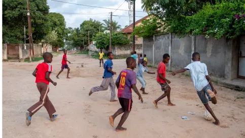 Scène de rue dans cette ville de 200 000 habitants.