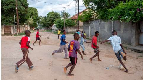 Scène de rue dans cette ville de 200 000 habitants.