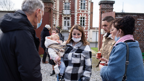 Partage et moments conviviaux pour rompre l'isolement à la Maison des familles de Montdidier (80) (c) Besnard/Apprentis d'Auteuil