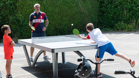 Tournoi de ping-pong, sorties, activités ludiques au menu d'un mercredi après-midi à la Maison des familles d'Amiens. (c) Igor Lubinetsky/Apprentis d'Auteuil