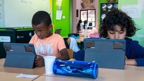 La tablette numérique permet d'aller plus loin dans les apprentissages. (c) Michel Le Moine/Apprentis d'Auteuil