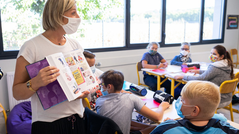 Au collège Sainte-Claire, une pédagogie adaptée (c) Besnard/Apprentis d'Auteuil Au collège Sainte-Claire, une pédagogie adaptée (c) Besnard/Apprentis d'Auteuil