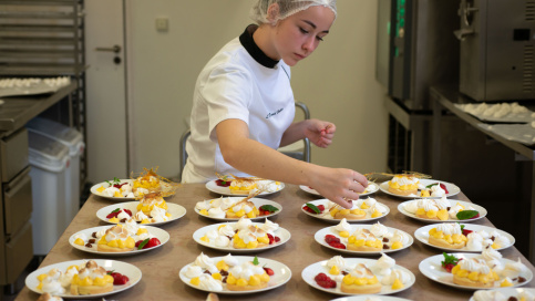 CUISINIER EN DESSERTS DE RESTAURANT (MC NIVEAU III)