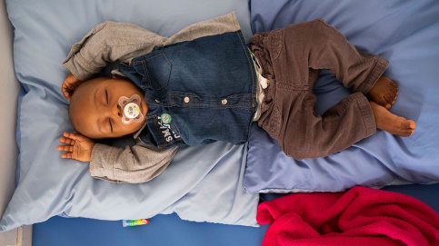 Un tout-petit en confiance, dans un cadre serein (c) Besnard / Apprentis d'Auteuil Un tout-petit en confiance, dans un cadre serein (c) Besnard / Apprentis d'Auteuil