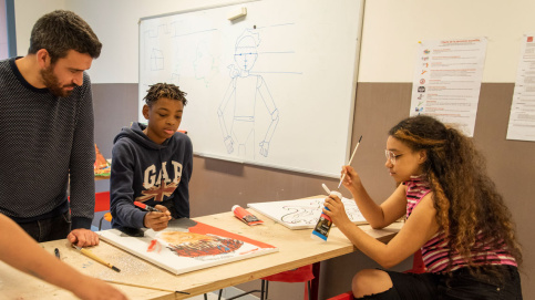 Travail autour de la mixité : des activités rassemblent filles et garçons à la maison d'enfants Martin Luther King de Saint-Denis (c) Apprentis d'Auteuil