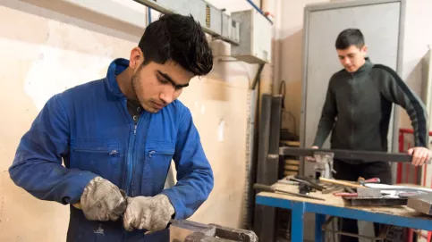 Hazifur et Moana en formation de serrurier au LP Saint-Michel (Priziac, 56) JP Pouteau/Apprentis d'Auteuil