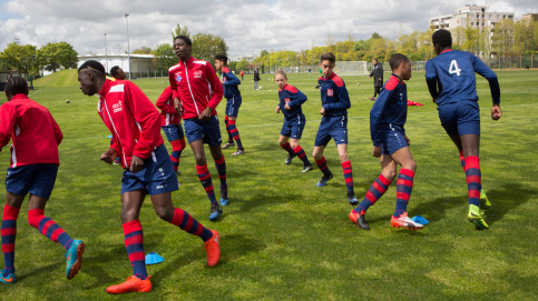 Entraînement d'avant-match pour les jeunes de Saint-Jean (95) à Caen